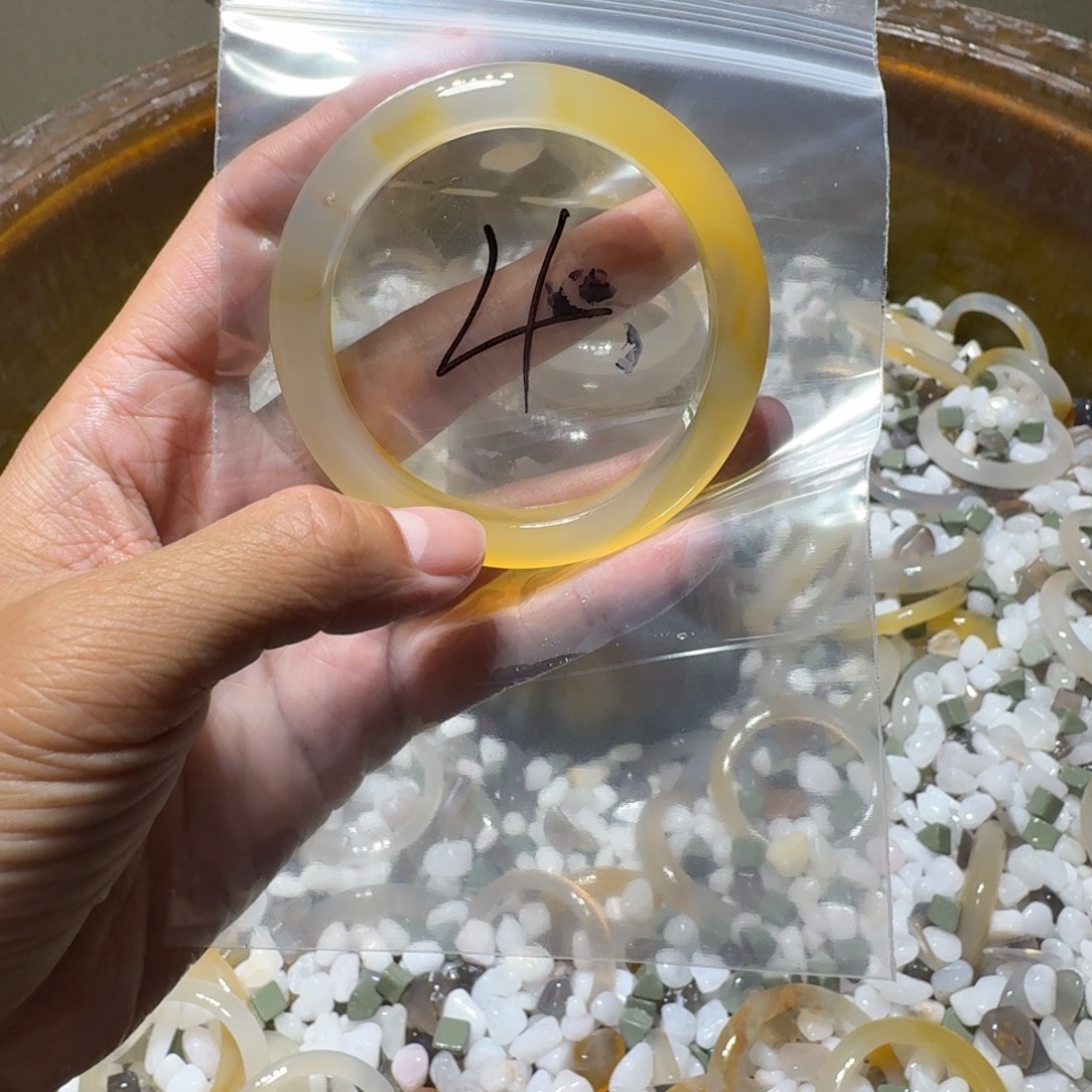 小***月玛瑙/玉髓未镶嵌手镯4号