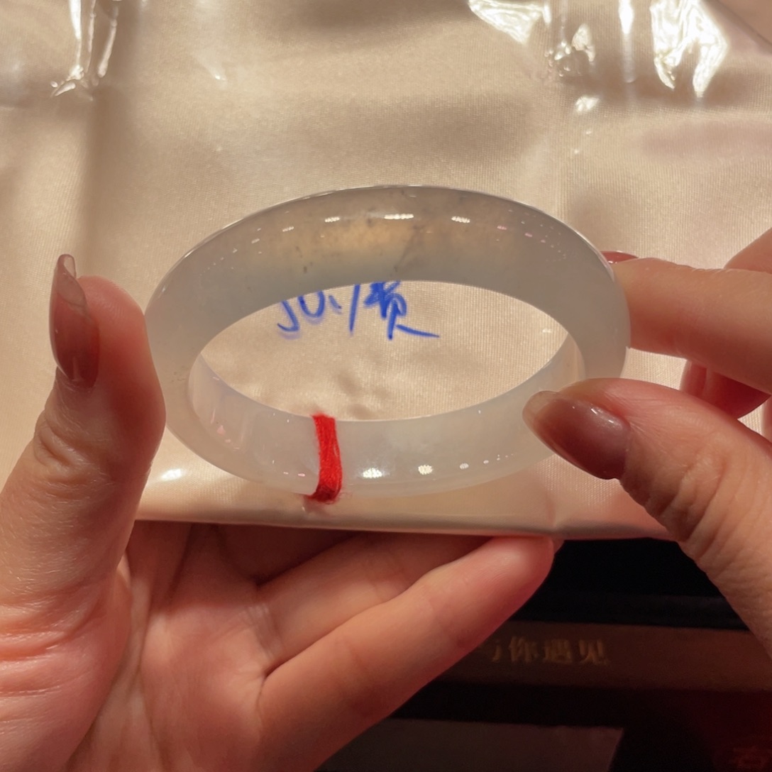 翡翠手镯未镶嵌白冰50贵妃