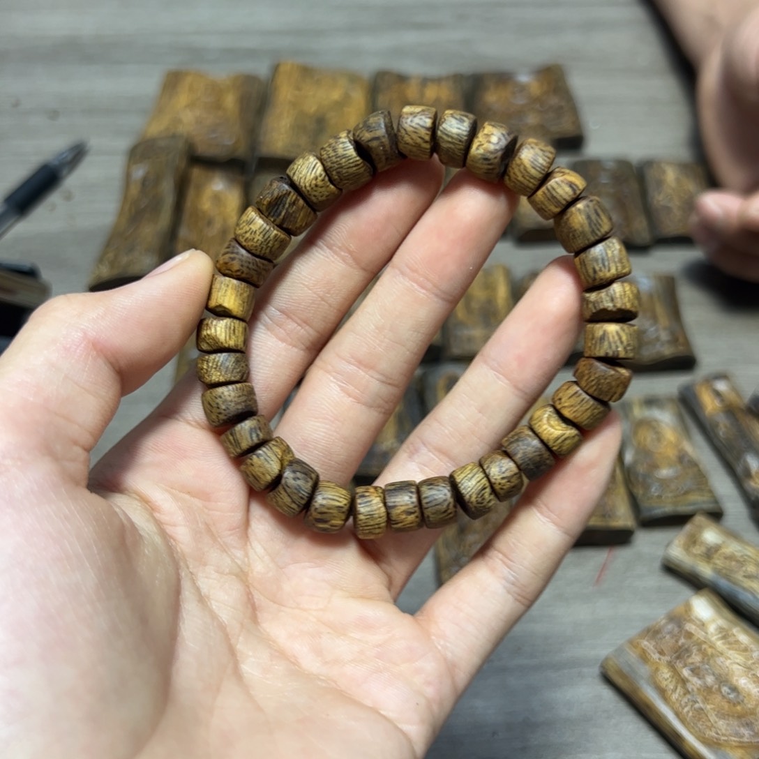 沉香木手串金莎叶片珠10.3克