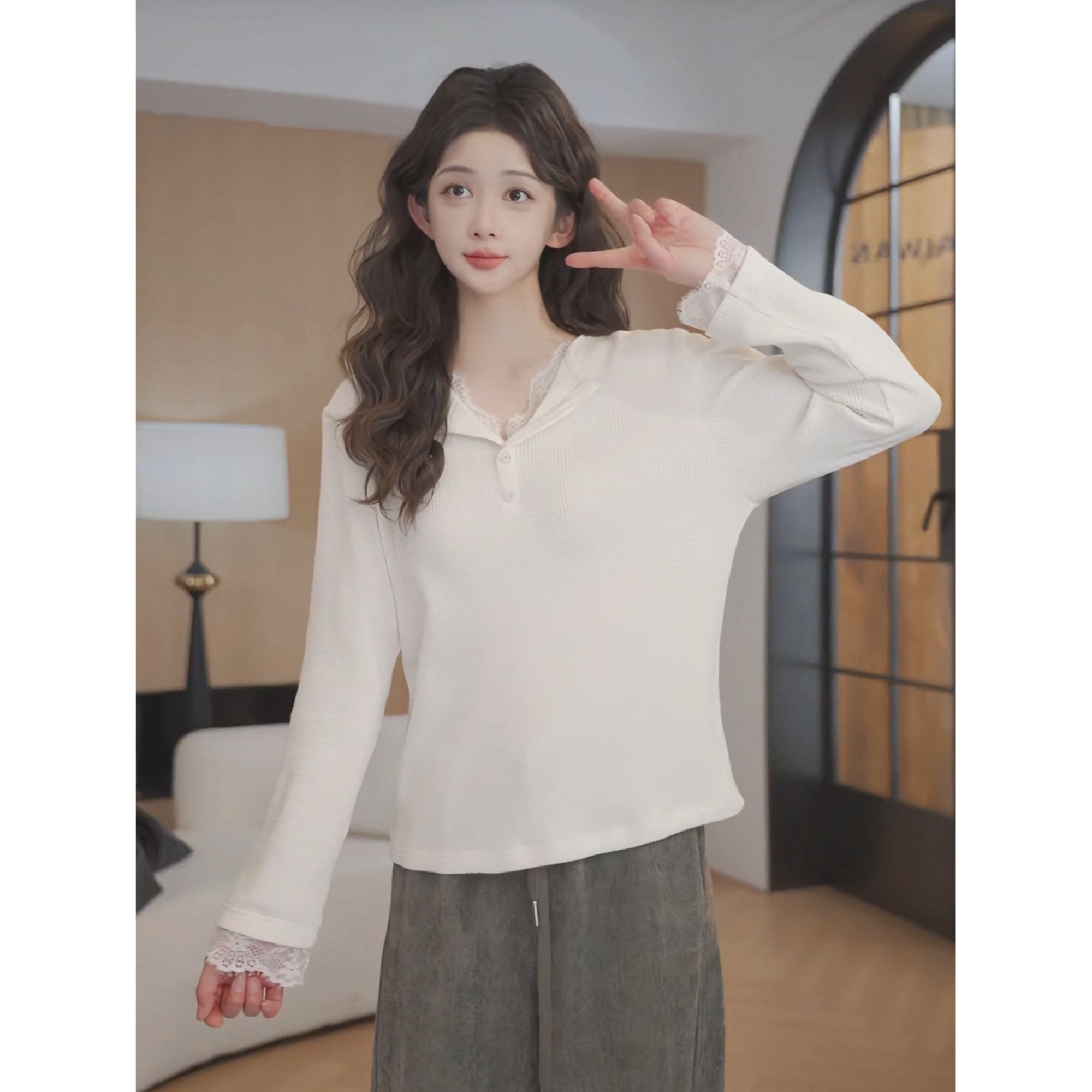 余紫绮【云朵】女秋冬针织设计感蕾丝拼接内搭卫衣YQ9413016