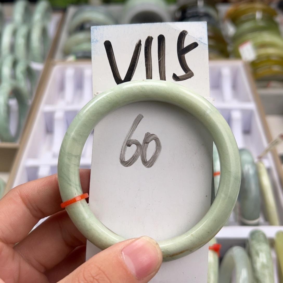 岫玉手镯未镶嵌天然岫玉