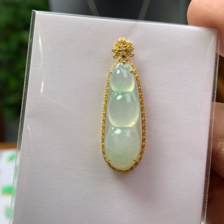 翡翠颈饰18K金镶嵌翡翠