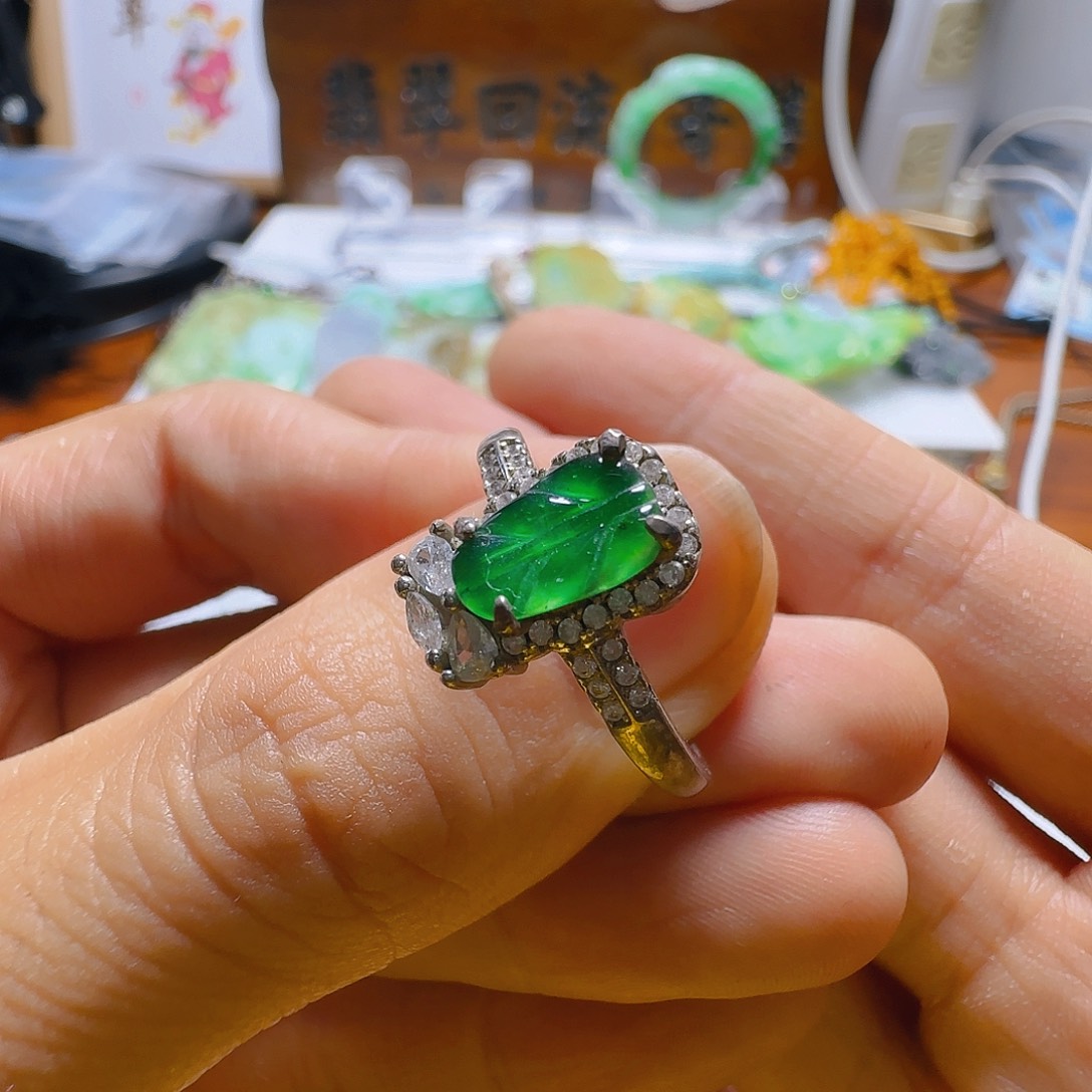 翡翠未镶嵌颈饰翡翠38