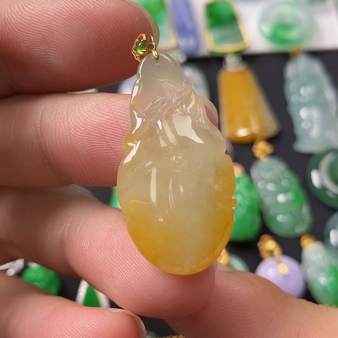 翡翠18K金镶嵌颈饰翡翠