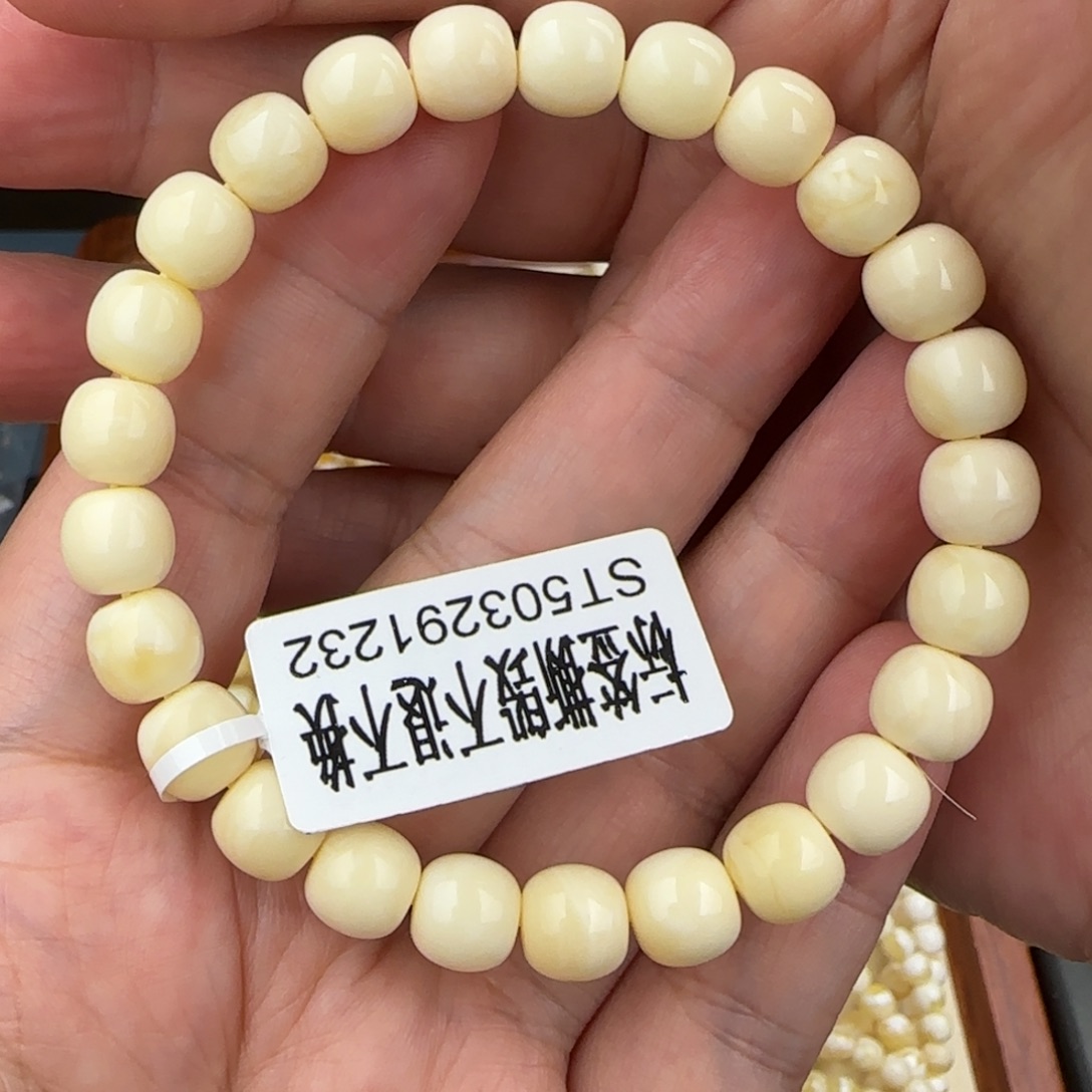 昔***年琥珀未镶嵌珠宝奇石8.5咪