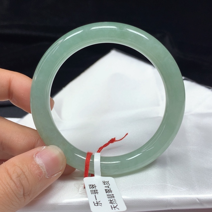 翡翠手镯（圆镯）未镶嵌55.5