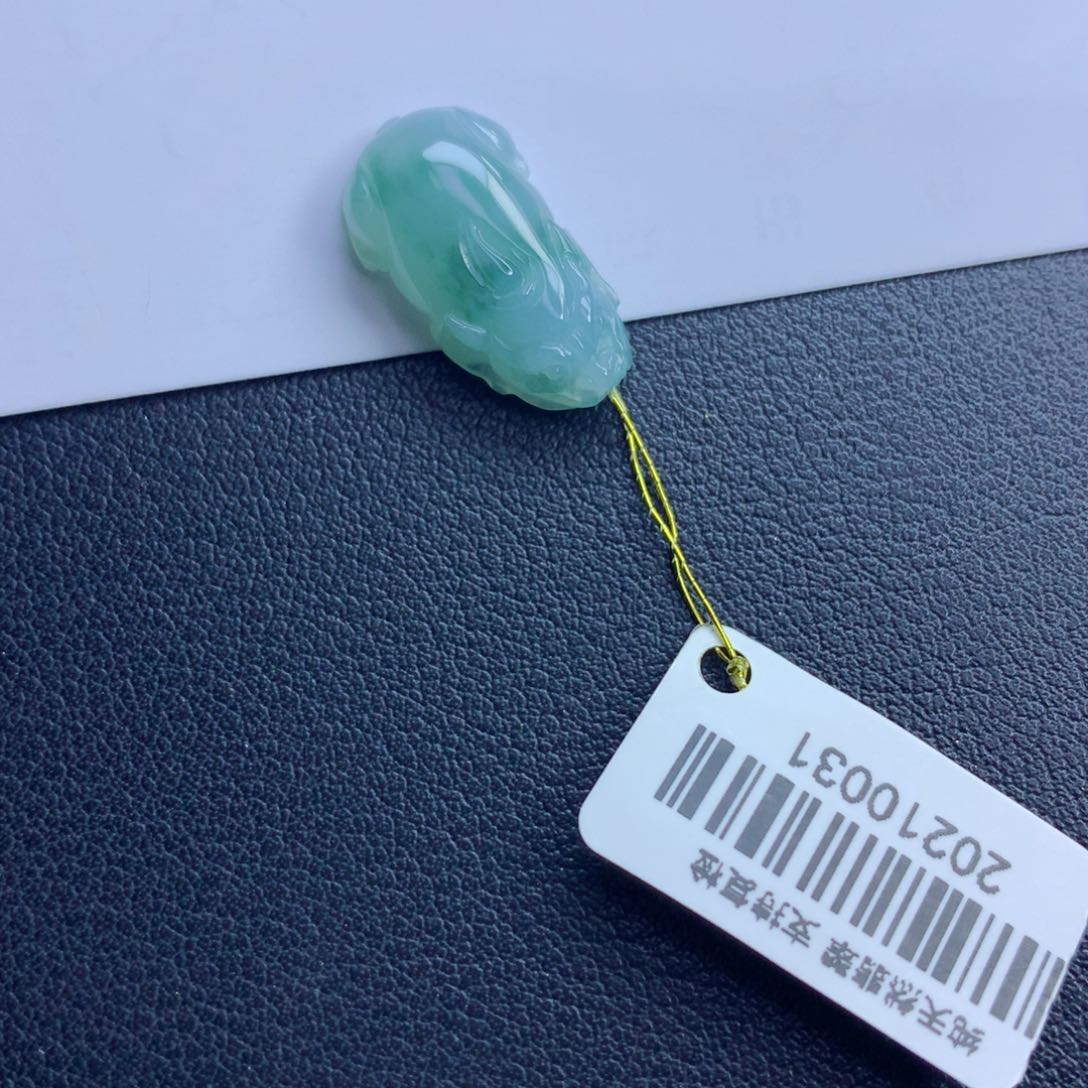 翡翠颈饰未镶嵌貔貅