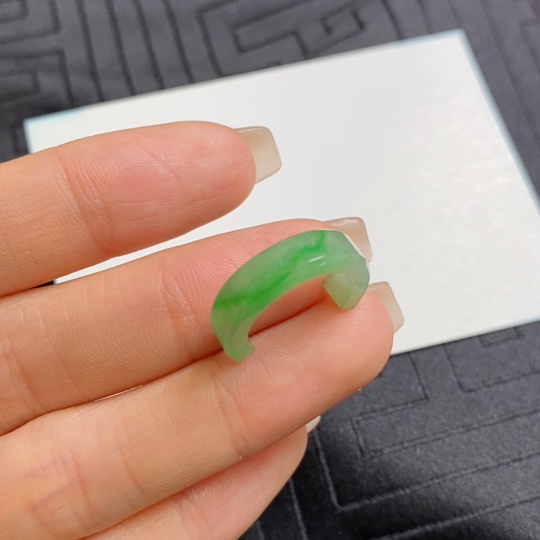 翡翠裸石飘金丝绿半圈裸石 可镶嵌