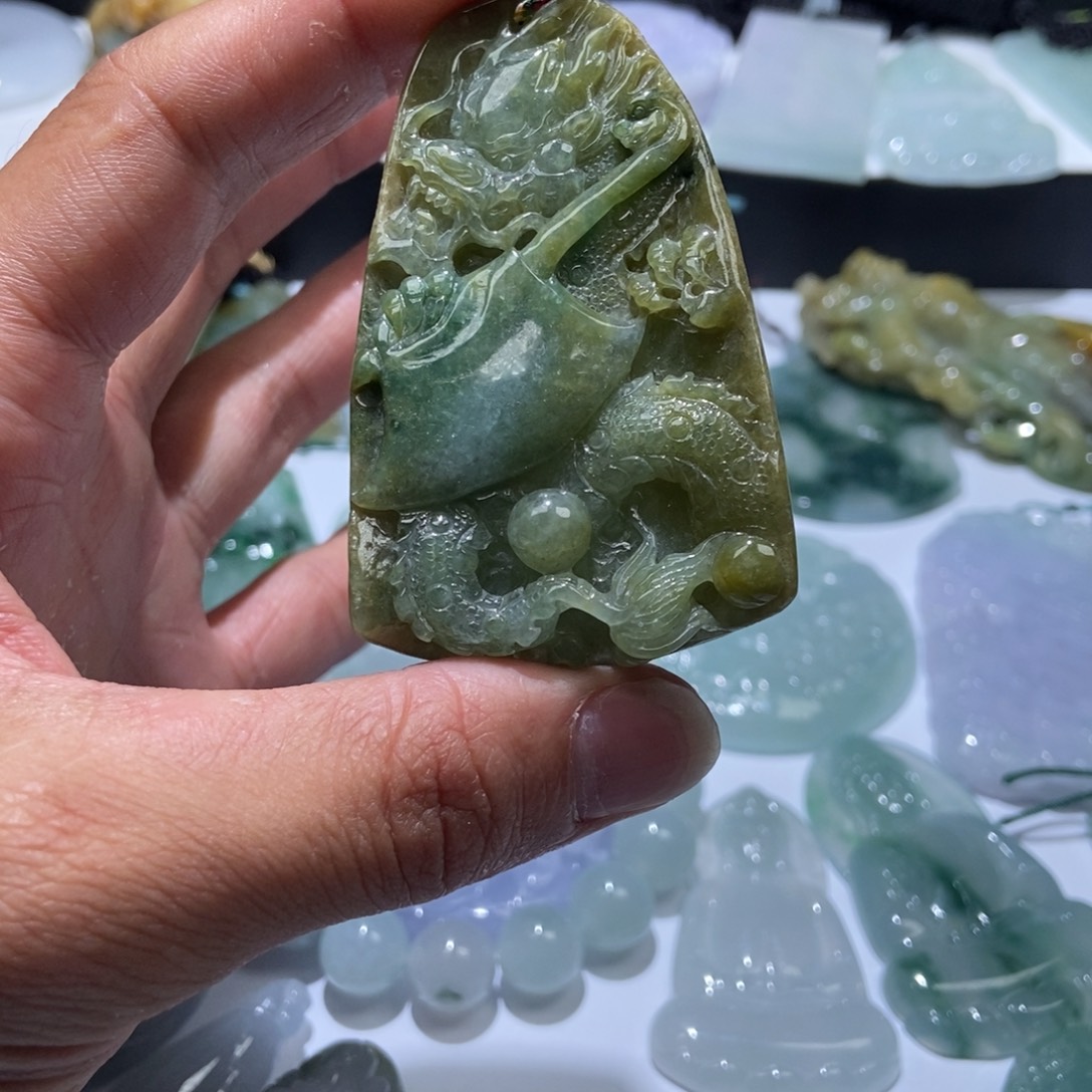 定制翡翠未镶嵌龙牌