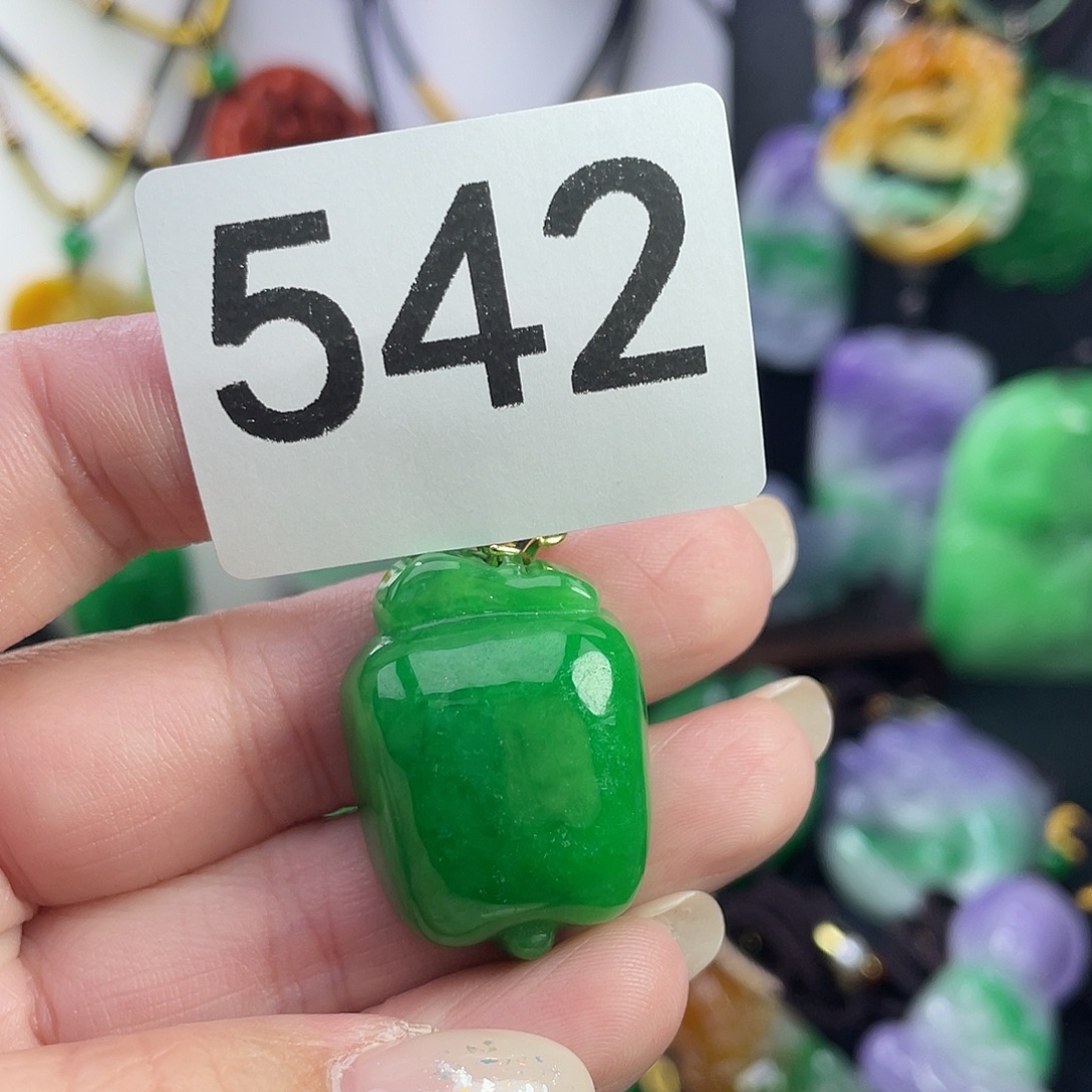 翡翠未镶嵌吊坠(赠链)