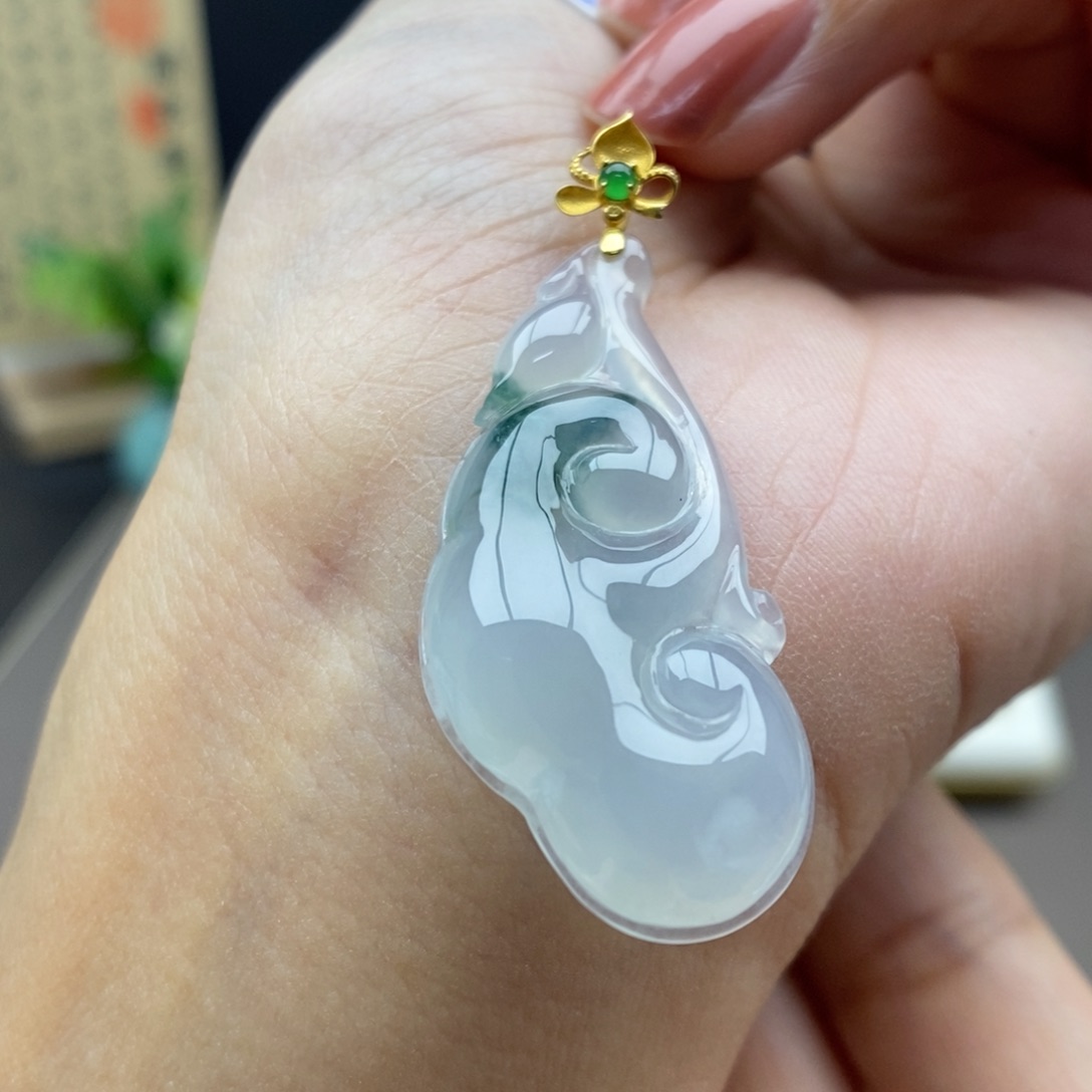 翡翠18K金镶嵌颈饰吊坠32