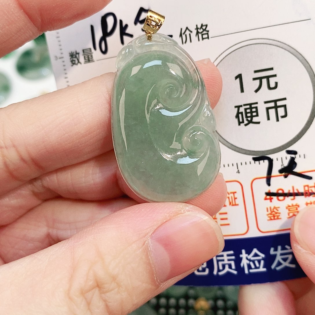 翡翠颈饰18K金镶嵌吊坠
