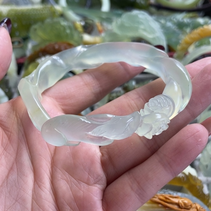 蛇纹石玉手镯未镶嵌