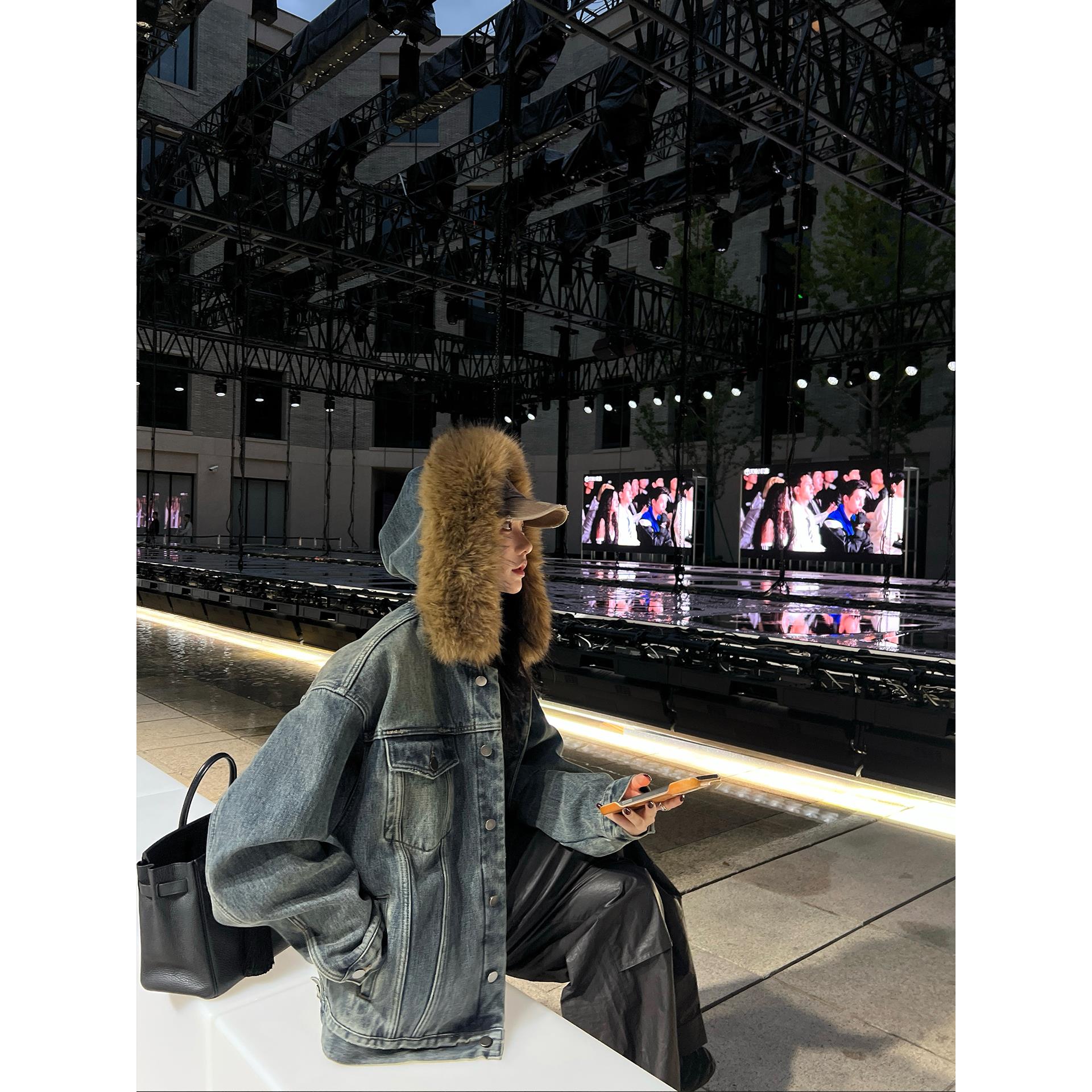 区区欧阳【blc*g!松弛复古主义】水可拆卸毛领加绒牛仔外套