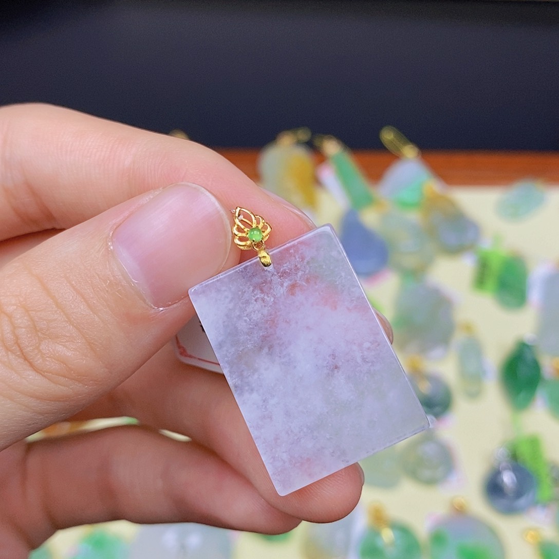 翡翠颈饰18K金镶嵌翡翠