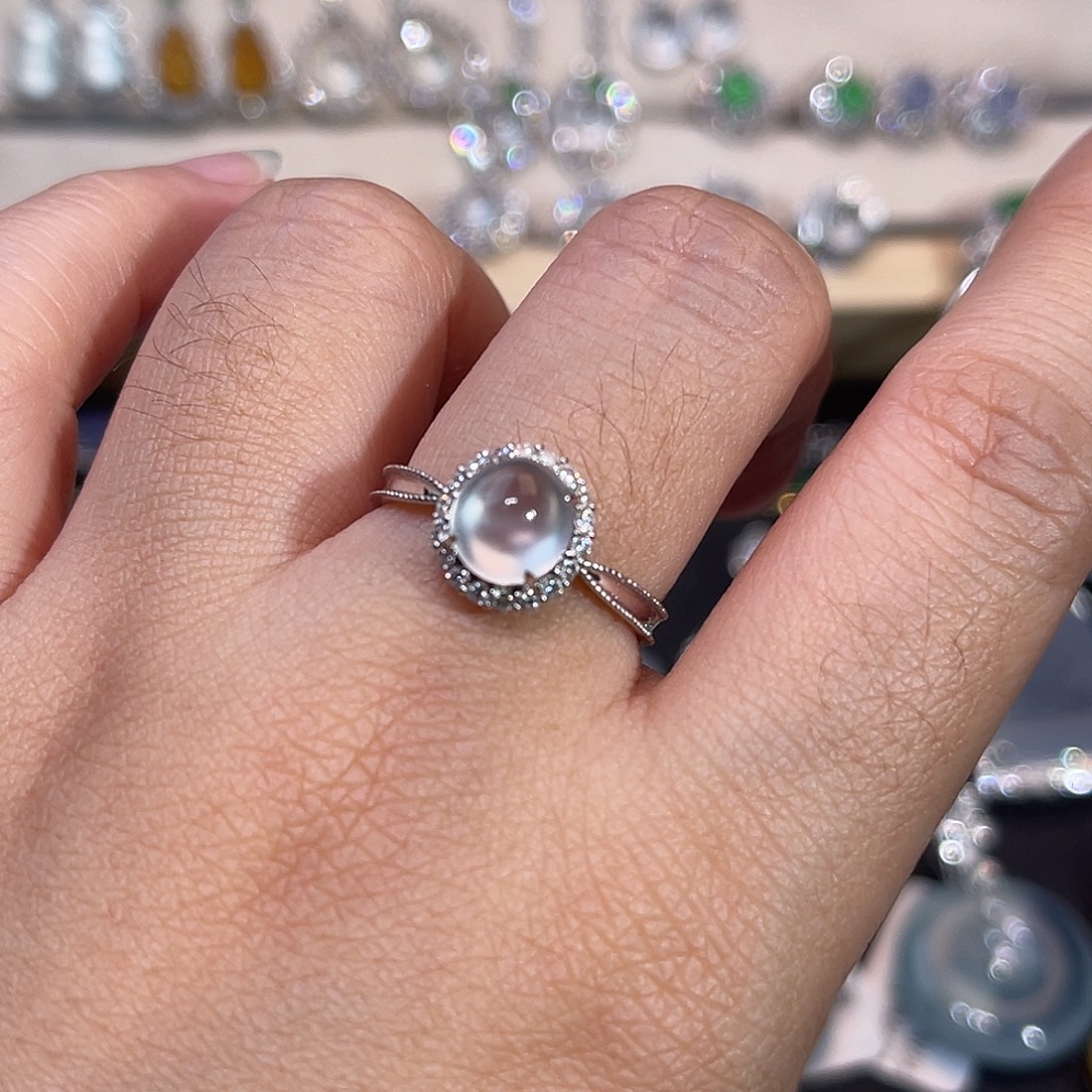 翡翠18K金镶嵌戒指玻璃种冰蛋