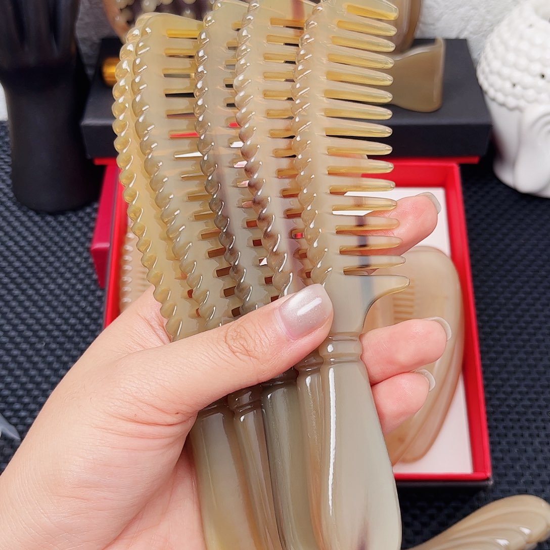 手工制作牛角梳子