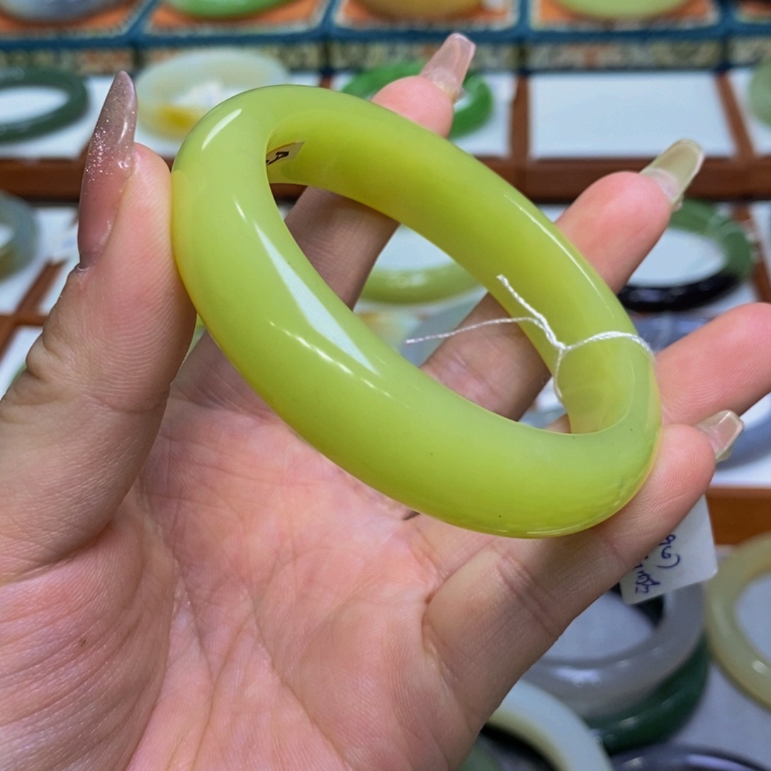 和田玉若羌鸡油黄56.8未镶嵌