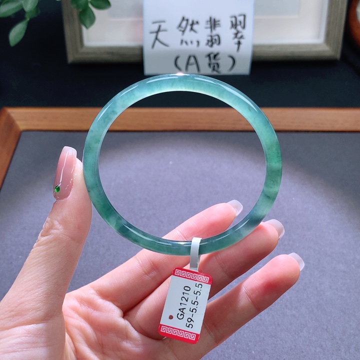 翡翠手镯未镶嵌天然翡翠手镯