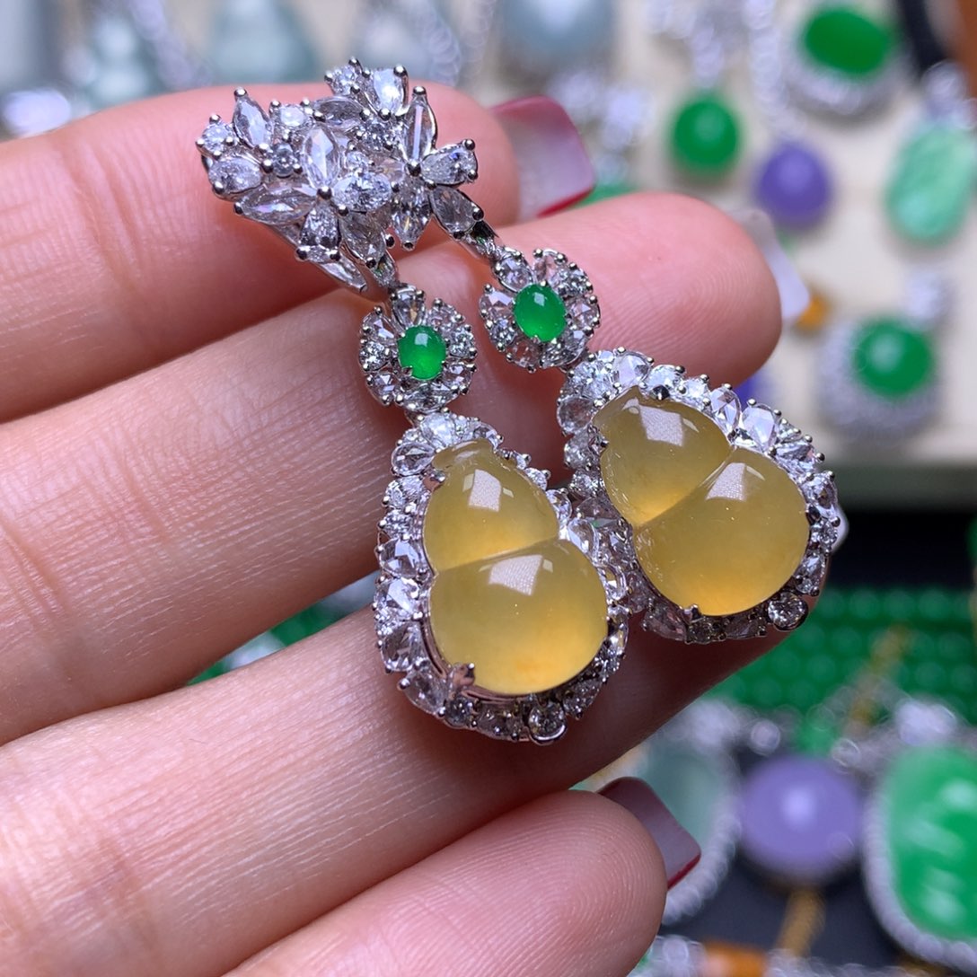 22K金镶嵌翡翠耳饰