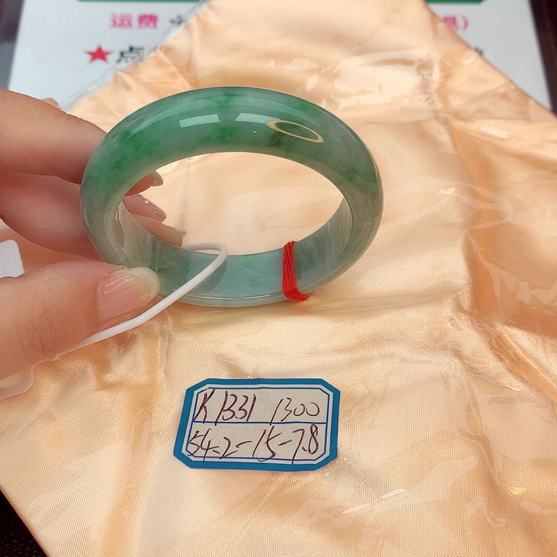 翡翠手镯未镶嵌缅甸翡翠
