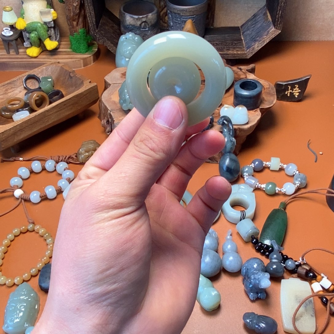 虾***徒和田玉未镶嵌颈饰