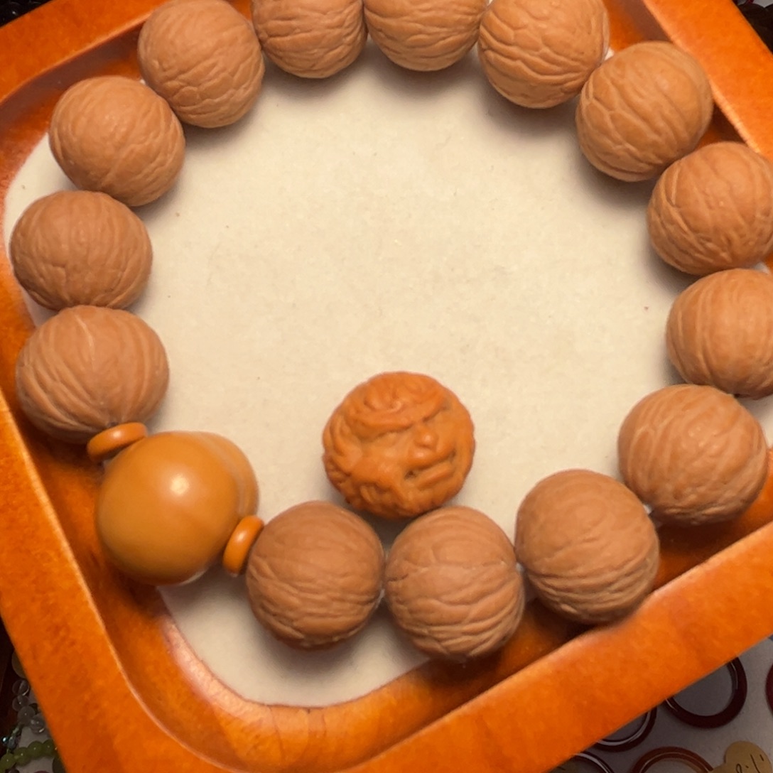 吊坠桃核猴头大圣