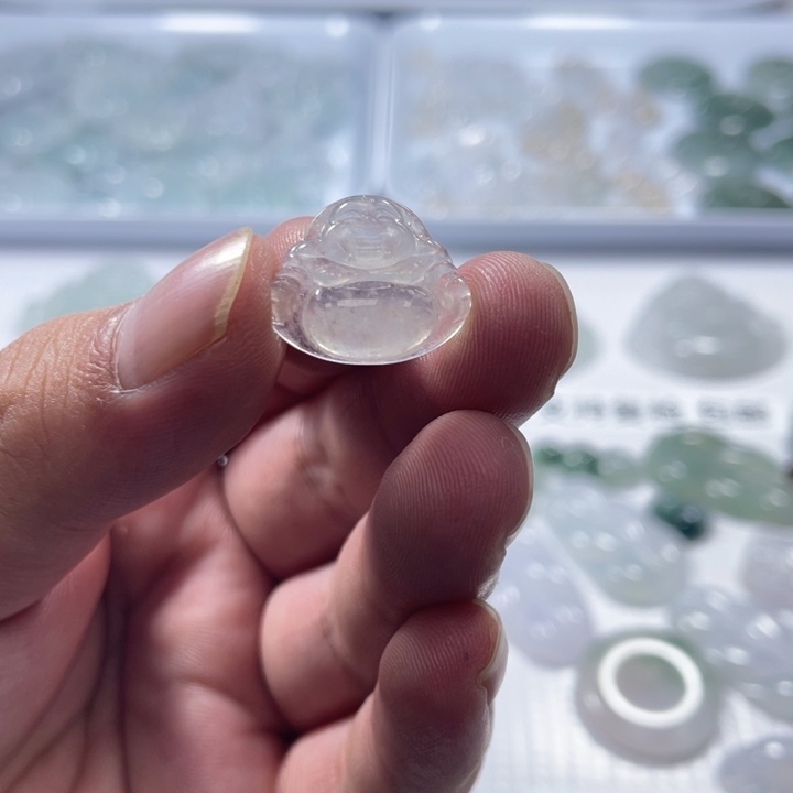 小***勇翡翠未镶嵌颈饰佛