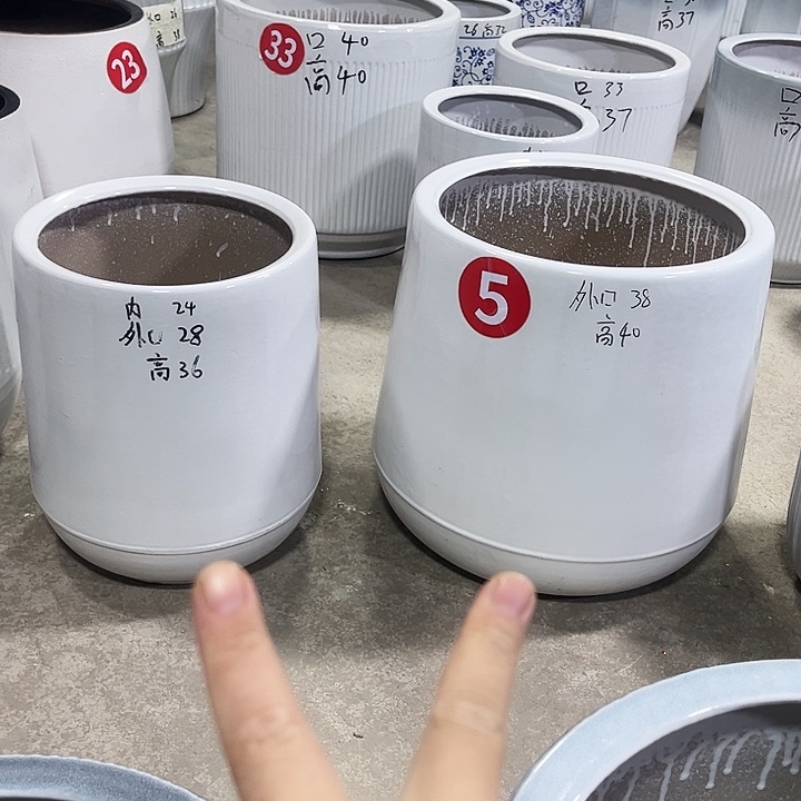 陶瓷大花盆一套两个