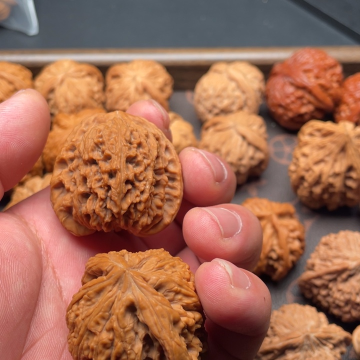 倾***.桃核把件南疆石41尺寸  