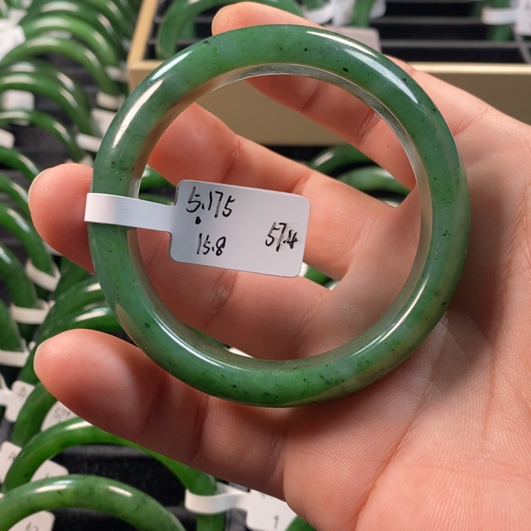 和田玉（碧玉）未镶嵌手镯有瑕疵57