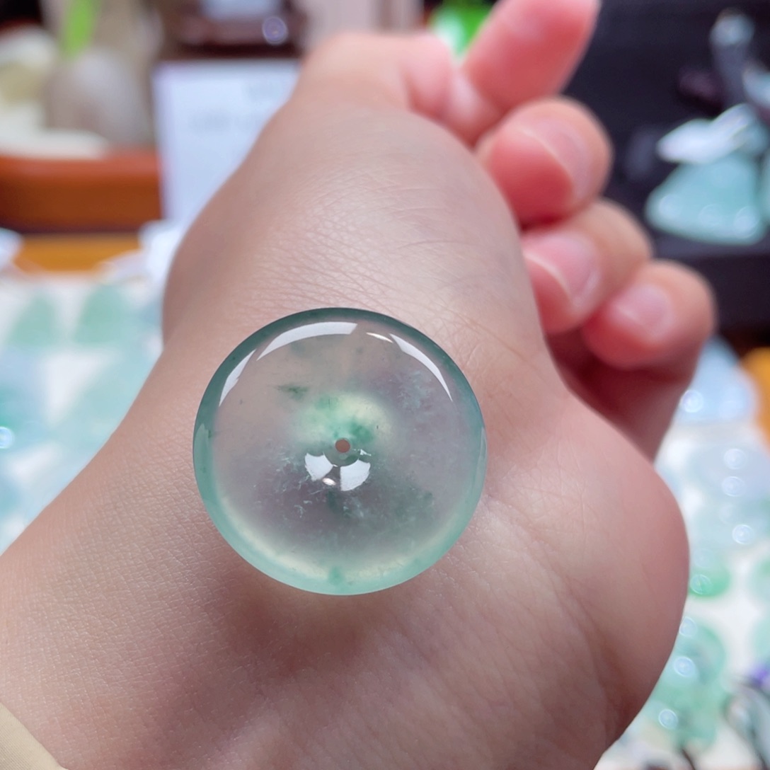 翡翠颈饰未镶嵌扣子