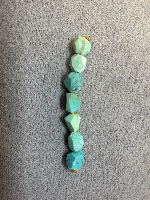 原矿绿松石钻切尺寸5-6m有瑕