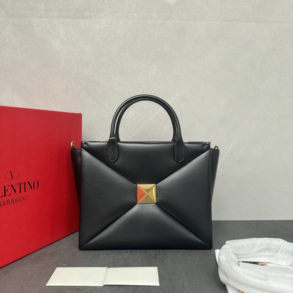 95新/华伦天奴/市场价23900/包包/250208XZ0013