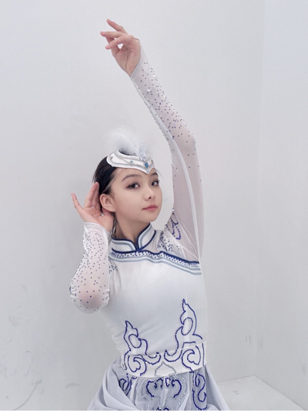 定制款 15天发货乌音格舞美 蒙古舞蹈鸟 鹰 羽毛主题 舞蹈服 白色