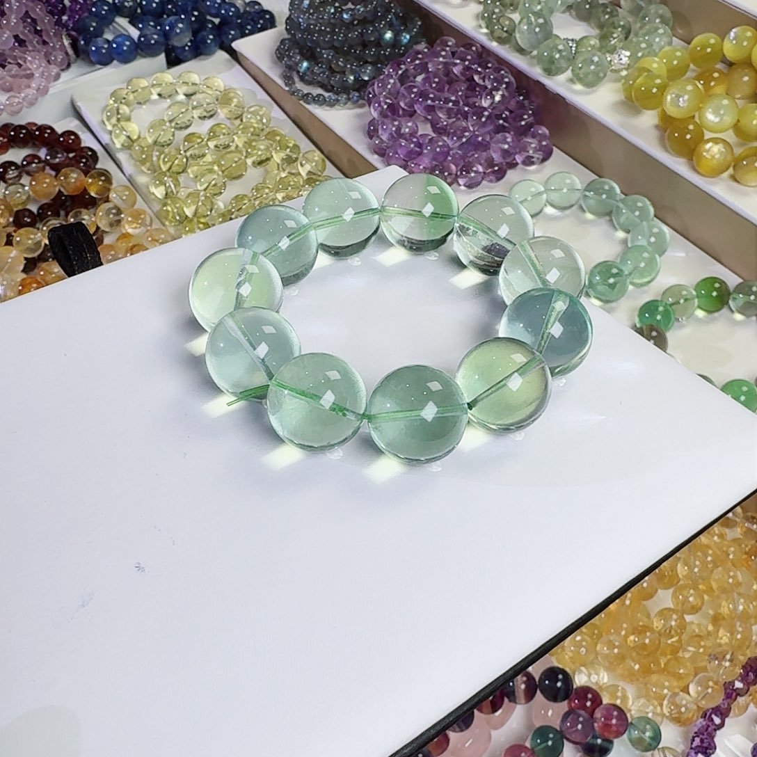 水晶手链未镶嵌郑****?绿莹石17