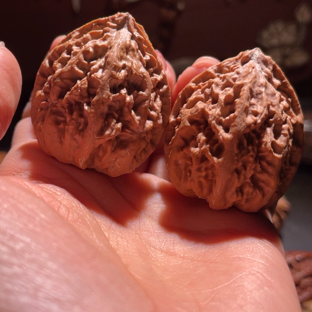 文玩核桃吊坠珊瑚虎头46