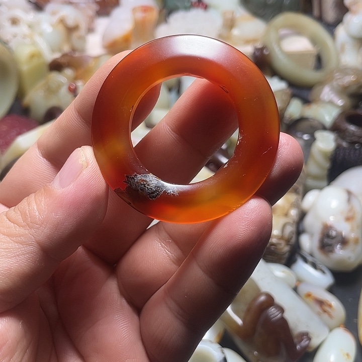 颈饰未镶嵌和田玉（糖玉）