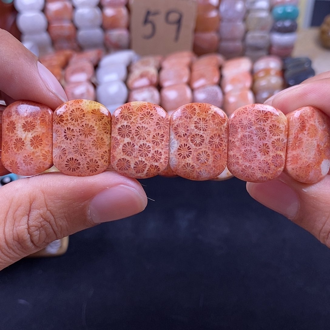 硅化珊瑚（珊瑚玉）未镶嵌手牌小花花88