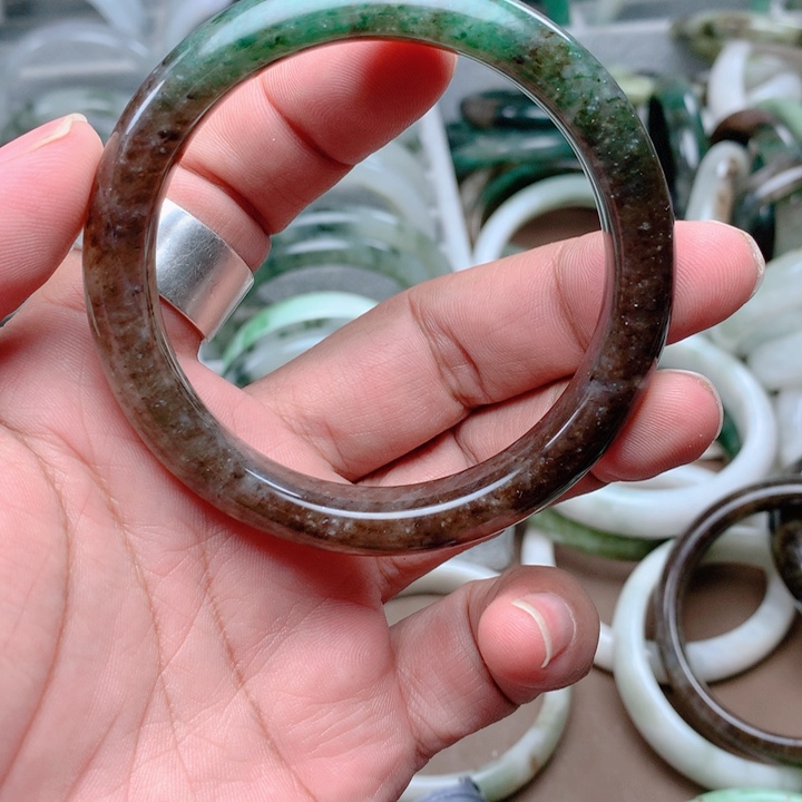 独山玉未镶嵌手镯59