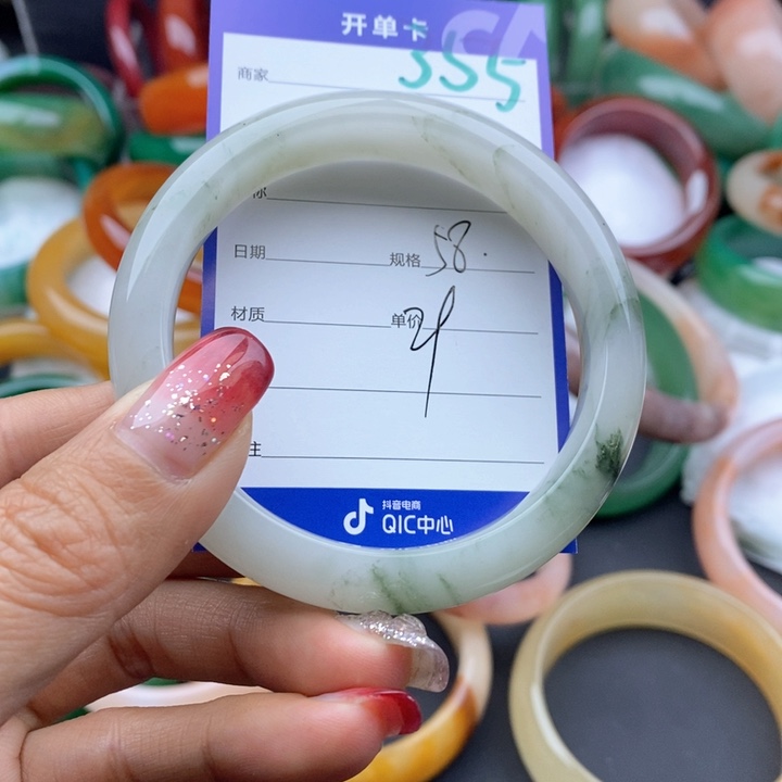 石英质玉手镯未镶嵌