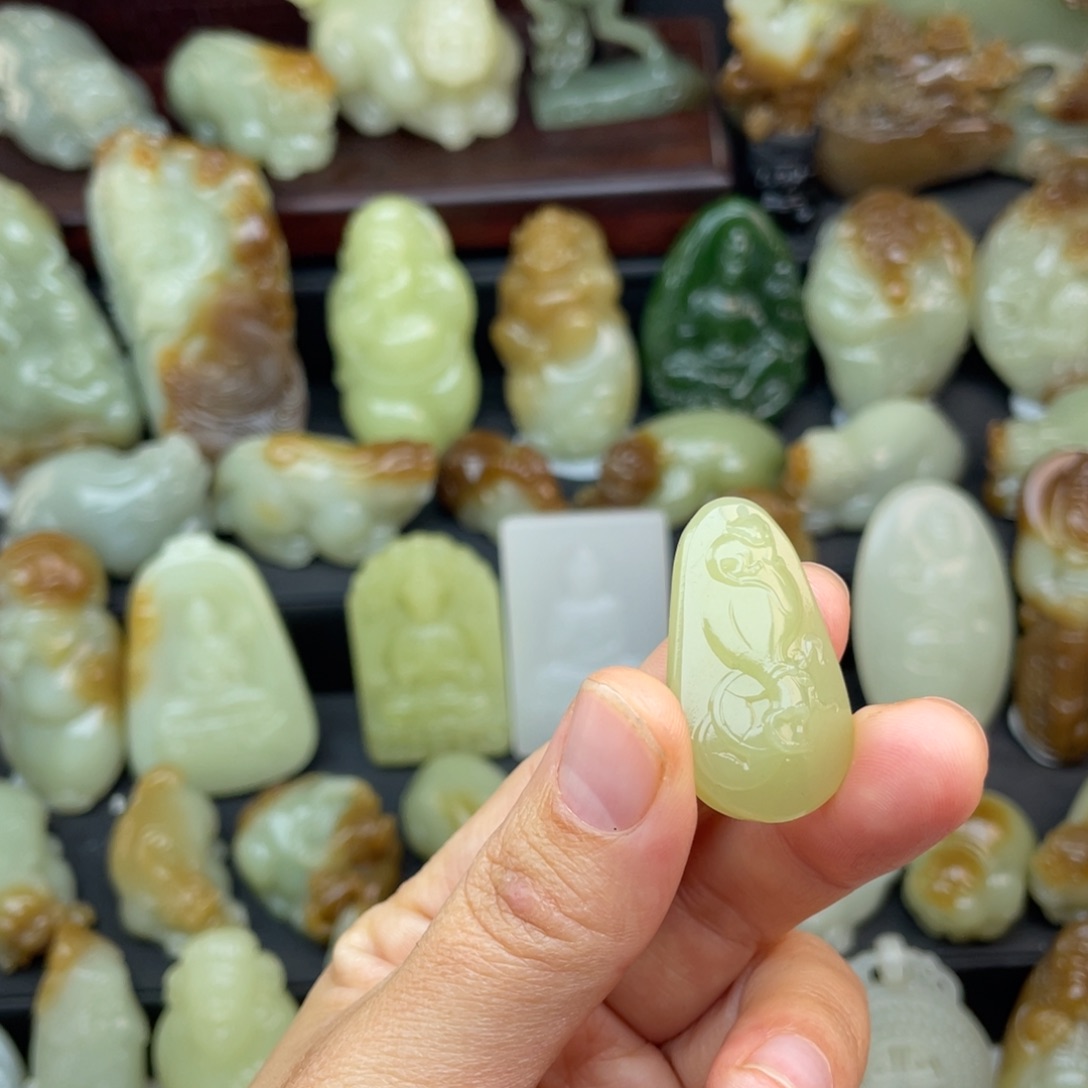 和田玉未镶嵌颈饰