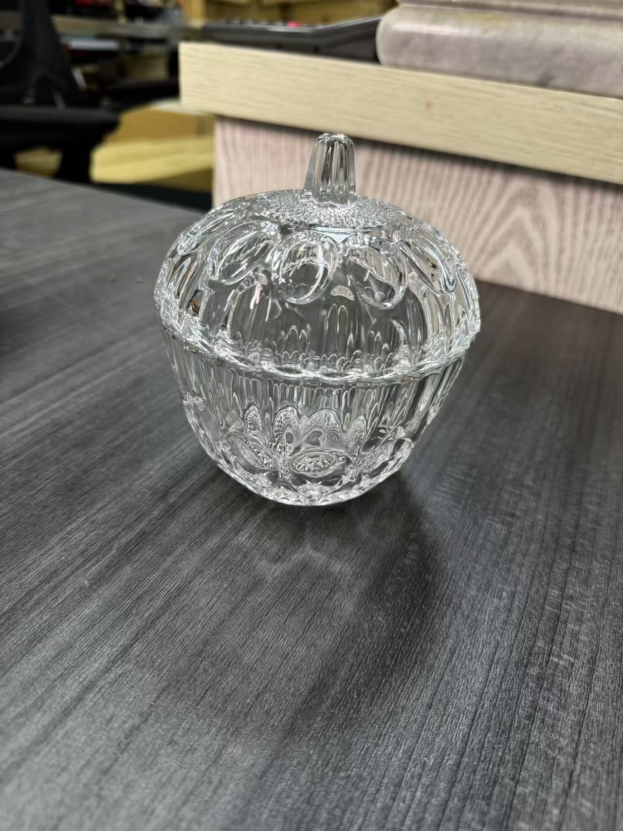 精美收纳罐    高约13CM ,口径约11CM