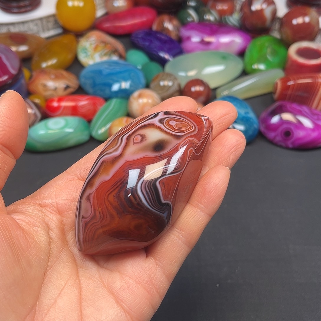 善***行玛瑙/玉髓未镶嵌珠宝奇石