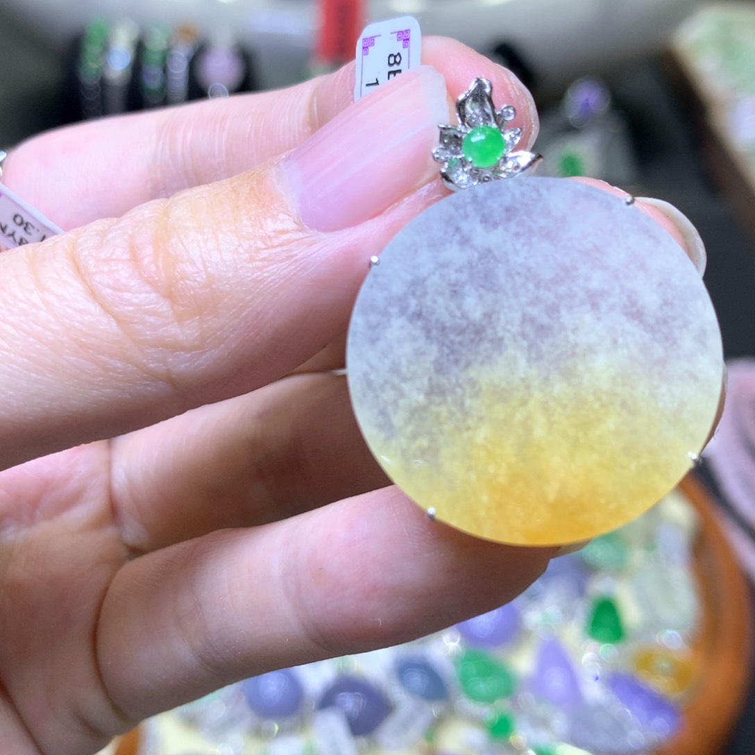 【闪购商品】翡翠颈饰18K金镶嵌翡翠吊坠项链