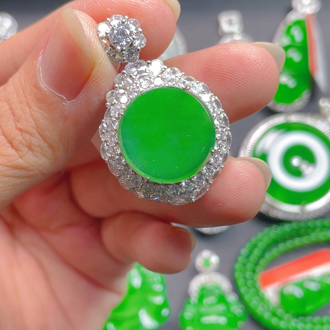 吊坠(不含链)未镶嵌翡翠