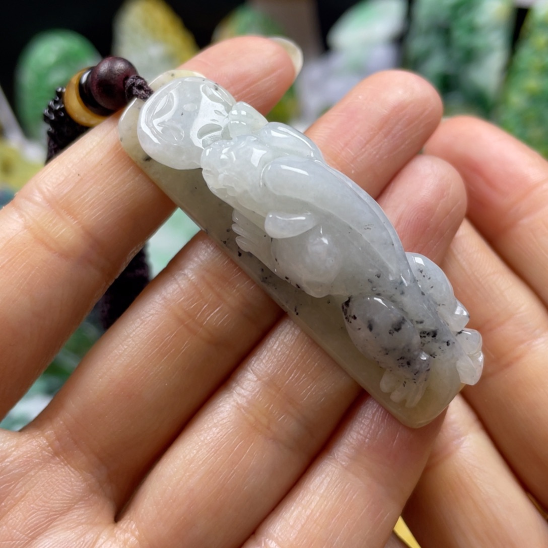 翡翠颈饰未镶嵌牌子