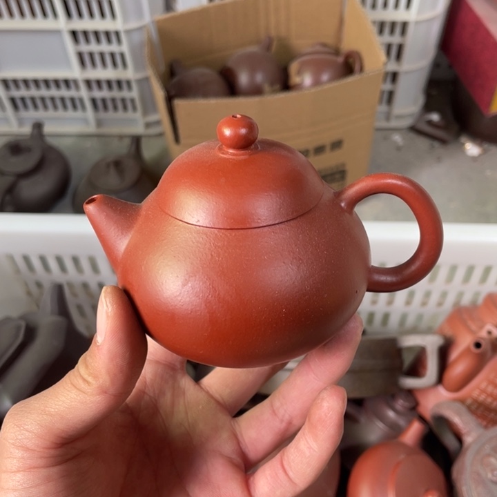 老厂紫砂壶一件。