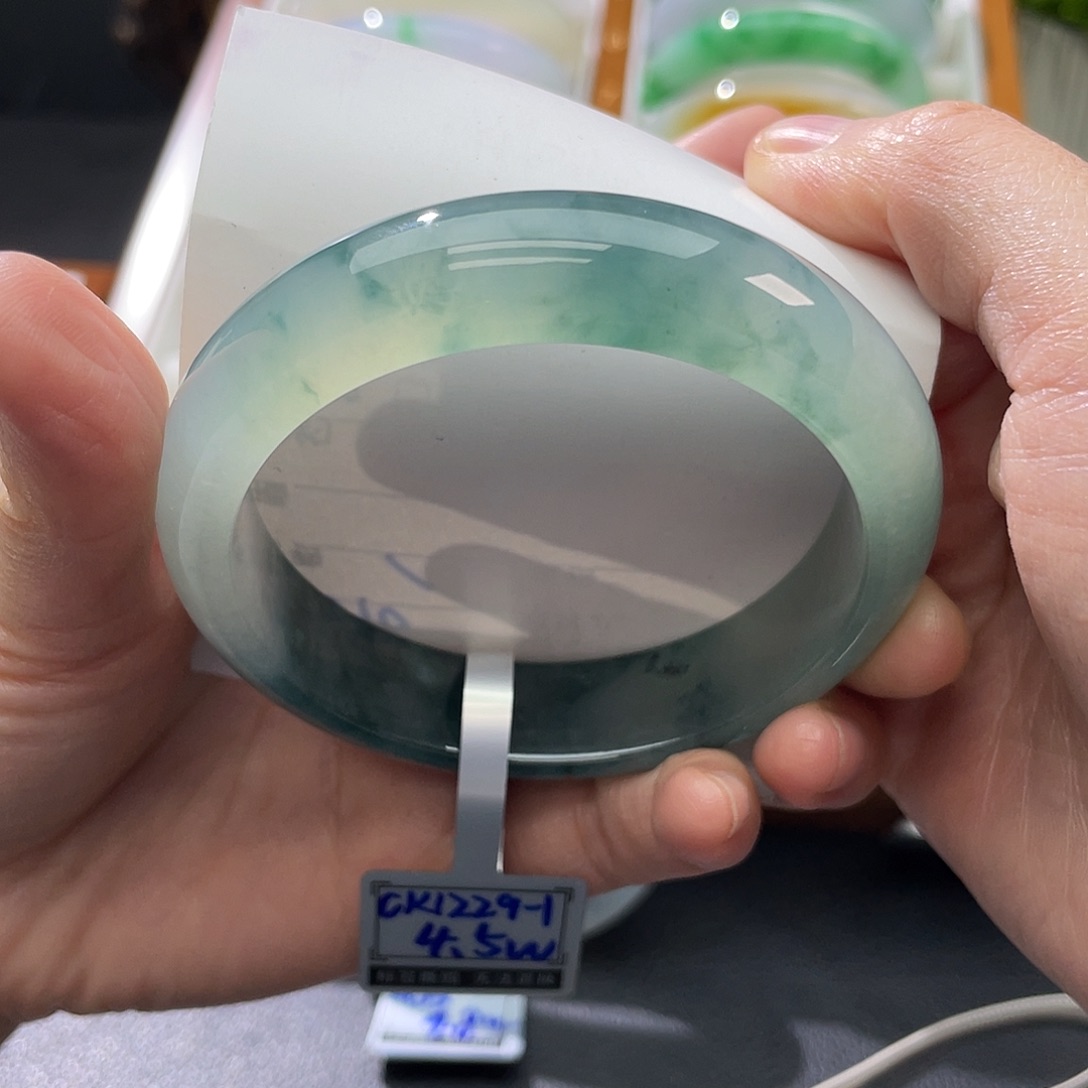 翡翠未镶嵌手镯57.5冰蓝飘花