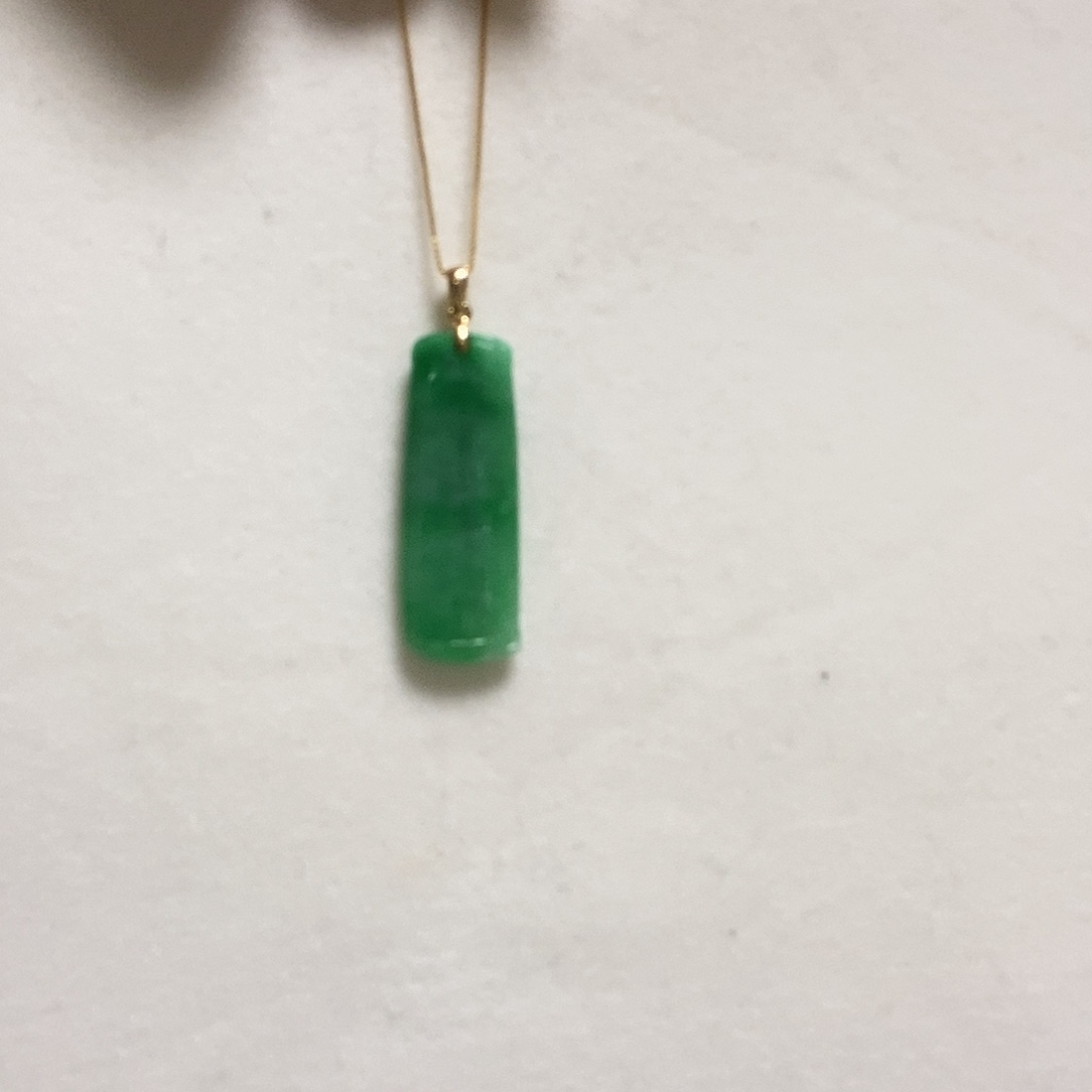 翡翠颈饰18K金镶嵌简单